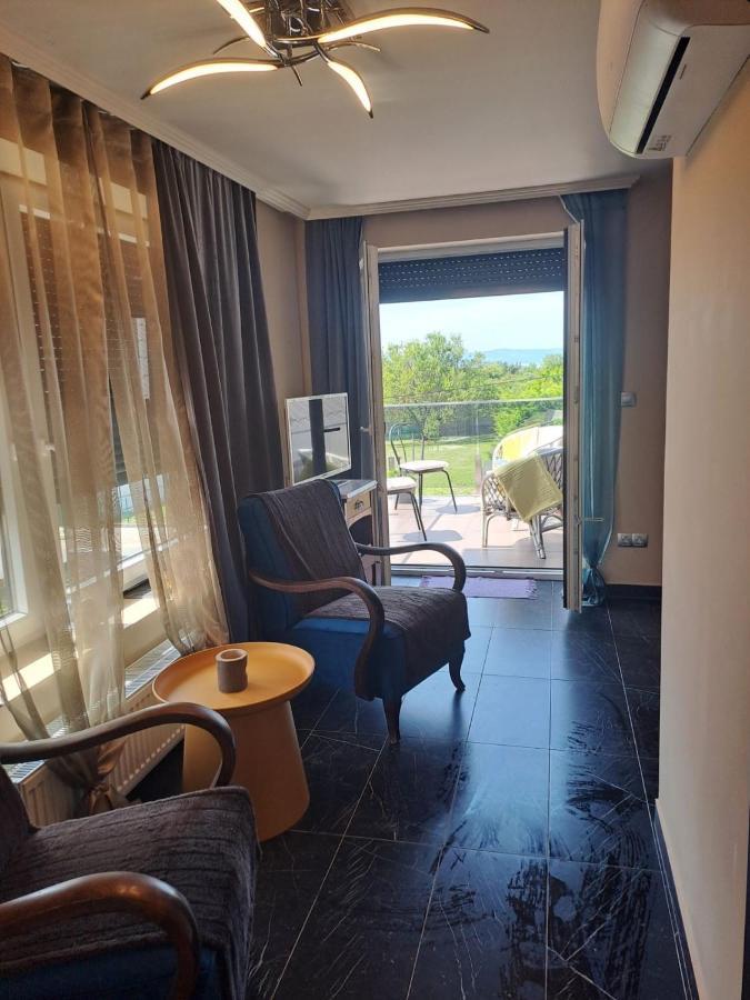 Annarosa Apartman Balatonszarszo Buitenkant foto